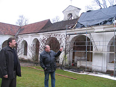 Milijonų dalybos pradėtos nuo vienuolyno stogo Milijonų dalybos pradėtos nuo vienuolyno stogo