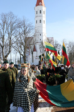 Šiauliečiai rinkosi į aktualią Vasario 16-ąją Šiauliečiai rinkosi į aktualią Vasario 16-ąją