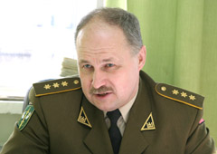 Kariuomenė žygiuoja prie profesionalų Kariuomenė žygiuoja prie profesionalų