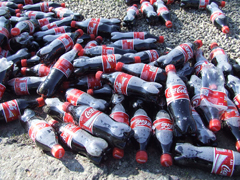 Policija išaiškino „Coca Cola“ klastotojus Policija išaiškino „Coca Cola“ klastotojus