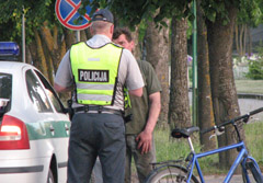 Dviratininkas siūlė kyšį policininkui Dviratininkas siūlė kyšį policininkui
