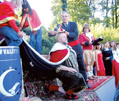 Varnų karalius kibo skardinti Šiaulių Varnų karalius kibo skardinti Šiaulių