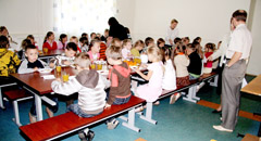 Nemokami pietūs tebekelia rūpesčių Nemokami pietūs tebekelia rūpesčių