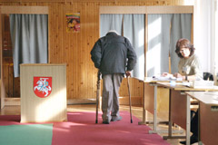 Prie balsadėžių eilės neišsidriekė Prie balsadėžių eilės neišsidriekė