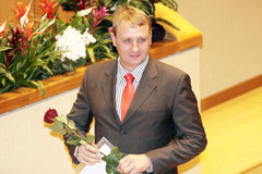 Seimo nariai pakratė ir savo pinigines Seimo nariai pakratė ir savo pinigines