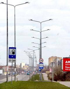Gatvių apšvietėjai priversti taupyti Gatvių apšvietėjai priversti taupyti