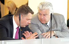 Prie logistikos centro durų — ir ministras Prie logistikos centro durų — ir ministras