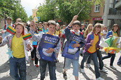 Moksleiviai agituoja rinkti Europos Parlamentą Moksleiviai agituoja rinkti Europos Parlamentą