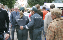 Įstatymų sargų gretos susitrauks Įstatymų sargų gretos susitrauks