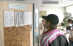Absolventai plūsta į Darbo biržą Absolventai plūsta į Darbo biržą