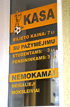 Moterims į futbolą pigesnių bilietų nebus Moterims į futbolą pigesnių bilietų nebus