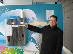 Karvės pieną pilsto automatas Karvės pieną pilsto automatas