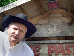 Balsą saugo šalikai ir tyla Balsą saugo šalikai ir tyla
