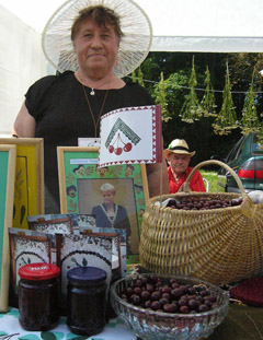 Žagarė skendėjo vyšnių aromate Žagarė skendėjo vyšnių aromate