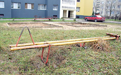 SAVIVALDYBĖS AKCIJA: Nugriauk vaikų aikštelę SAVIVALDYBĖS AKCIJA: Nugriauk vaikų aikštelę