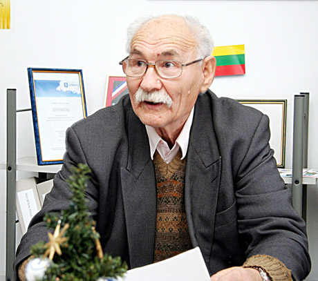 Prie lovio subarškėjo kibiras Prie lovio subarškėjo kibiras