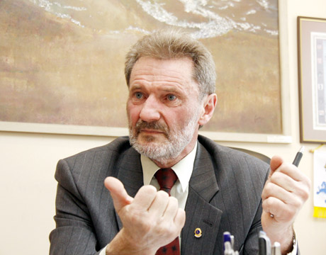 Universitetas sulaukė trupinių ir kritikos Universitetas sulaukė trupinių ir kritikos