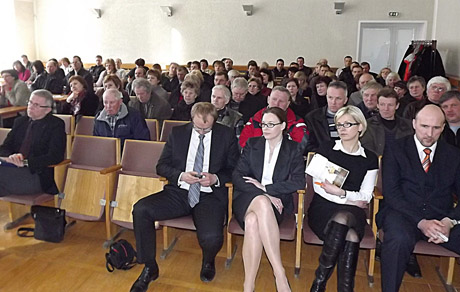 Žemdirbiai suvažiavo išgirsti naujienų Žemdirbiai suvažiavo išgirsti naujienų