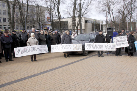 Mitingą „okupavo“ partinukai Mitingą „okupavo“ partinukai