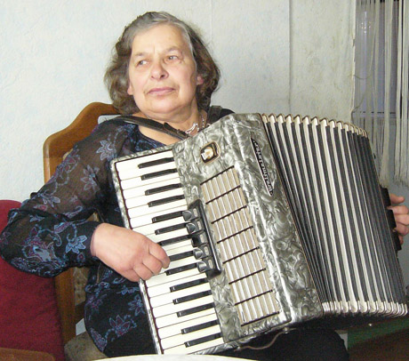 Gyvenimą praskaidrina laikraščiai, atvirukai ir muzika Gyvenimą praskaidrina laikraščiai, atvirukai ir muzika