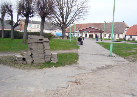 Sunerimo dėl aikštės plytelių likimo Sunerimo dėl aikštės plytelių likimo