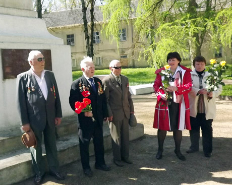 Išgyvenę karo mėsmalėje Išgyvenę karo mėsmalėje