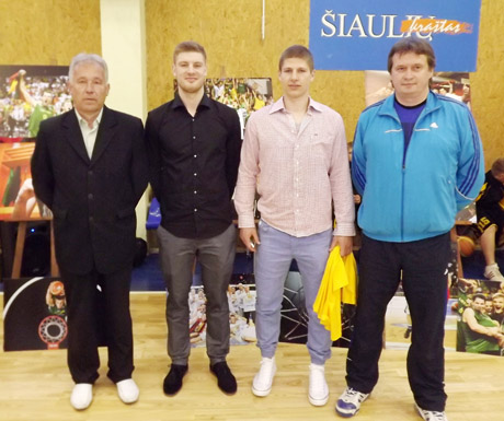 Pristatyta knyga apie auksinį jaunimą Pristatyta knyga apie auksinį jaunimą