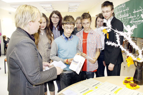 Jaunieji kraštotyrininkai pristatė metų darbus Jaunieji kraštotyrininkai pristatė metų darbus