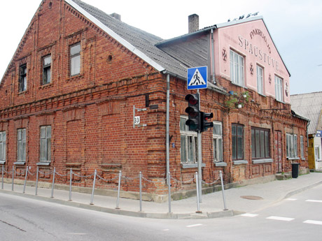 Pakruojis nekeičia savo aptriušusio rūbo Pakruojis nekeičia savo aptriušusio rūbo