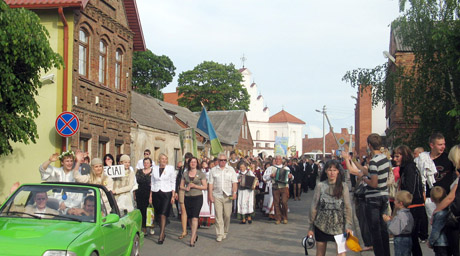Linkuvą drebino ovacijos, muzika, fejerverkai Linkuvą drebino ovacijos, muzika, fejerverkai