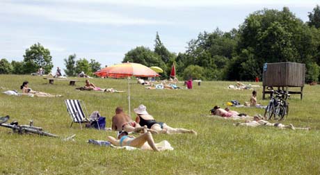 Paplūdimiuose netrūksta tik vandens Paplūdimiuose netrūksta tik vandens