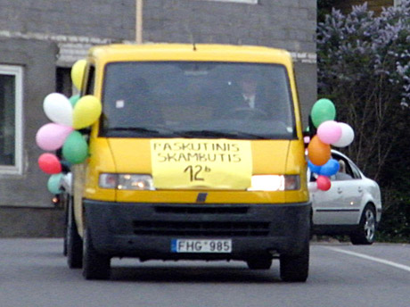 Pasistumdymai dėl geltonojo autobusiuko Pasistumdymai dėl geltonojo autobusiuko