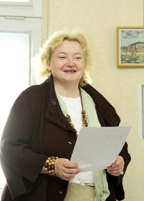 Poetai kuria kalbą, arba apie jazmino poeziją Poetai kuria kalbą, arba apie jazmino poeziją