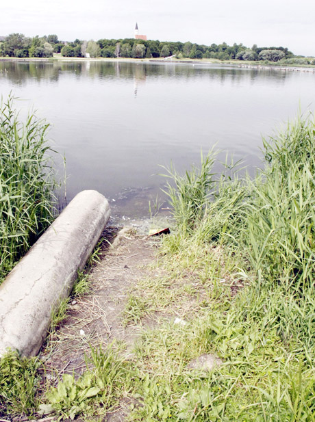 Valomas ežeras virsta fekalijų duobe Valomas ežeras virsta fekalijų duobe