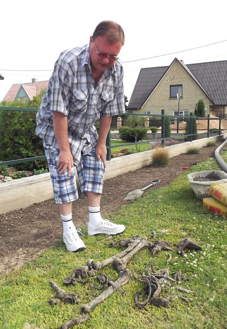 Kasant tranšėją, rasta kaulų Kasant tranšėją, rasta kaulų