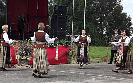 Bendruomenės susitiko sąskrydyje Bendruomenės susitiko sąskrydyje