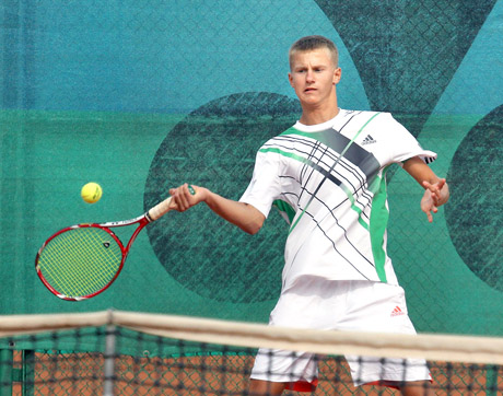 Tenisininkai pradėjo kovas dėl taurių Tenisininkai pradėjo kovas dėl taurių
