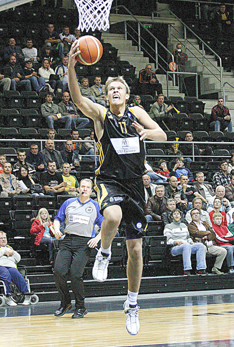 Saulius Kuzminskas grįžta namo Saulius Kuzminskas grįžta namo