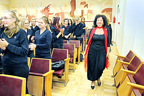 Judita Leitaitė pamokoje dainavo apie meilę Judita Leitaitė pamokoje dainavo apie meilę