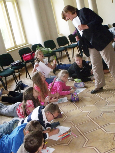 Dvaro salė tapo dailės klase Dvaro salė tapo dailės klase