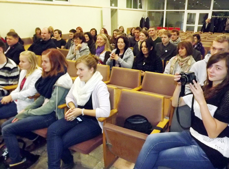 Spektaklis kuriamas septyniose šalyse Spektaklis kuriamas septyniose šalyse