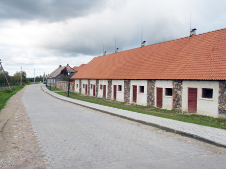 Duobėtas keliukas pro dvarą liko tik istorija Duobėtas keliukas pro dvarą liko tik istorija