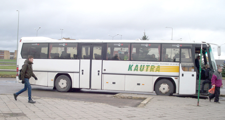 Telefonu kalbėjusiai keleivei – vairuotojo pyla Telefonu kalbėjusiai keleivei – vairuotojo pyla