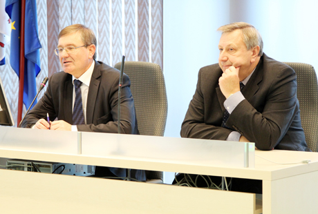Dėl vaikų meras pasitarė su savimi Dėl vaikų meras pasitarė su savimi
