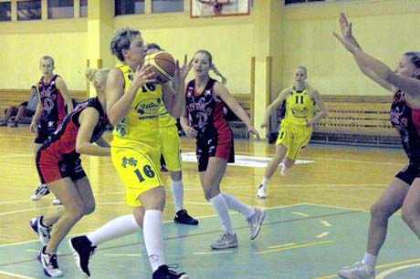 Krepšininkės laimėjo po dramatiškos kovos Krepšininkės laimėjo po dramatiškos kovos