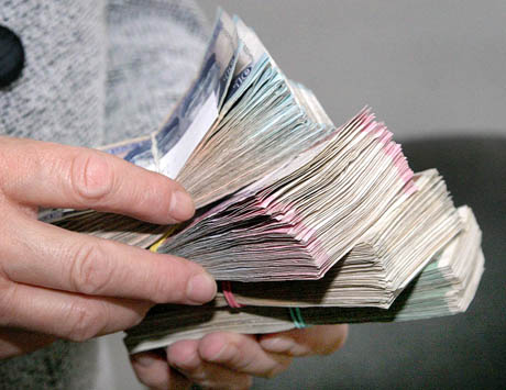 Užjūrio princo pasaka apie lagaminą su milijonais Užjūrio princo pasaka apie lagaminą su milijonais