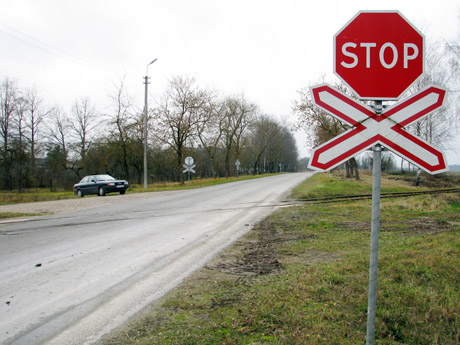 Situacija: STOP ženklas – prie netvarkingos pervažos Situacija: STOP ženklas – prie netvarkingos pervažos
