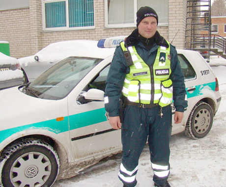 Vairuotojas padėkojo policininkui už pagalbą Vairuotojas padėkojo policininkui už pagalbą