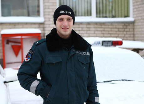 Policininkas ne tarnybos metu sulaikė girtą vairuotoją Policininkas ne tarnybos metu sulaikė girtą vairuotoją