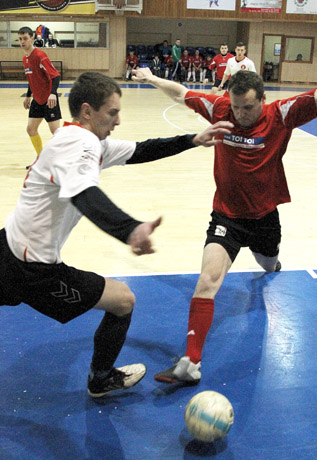 Prasidėjo salės futbolo pirmenybės Prasidėjo salės futbolo pirmenybės
